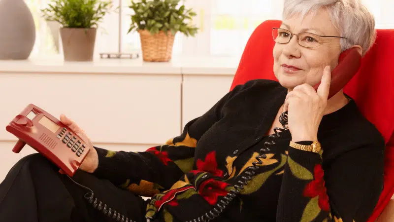survey-shows-domestic-landline-has-not-yet-reached-the-end-of-the-line_tn